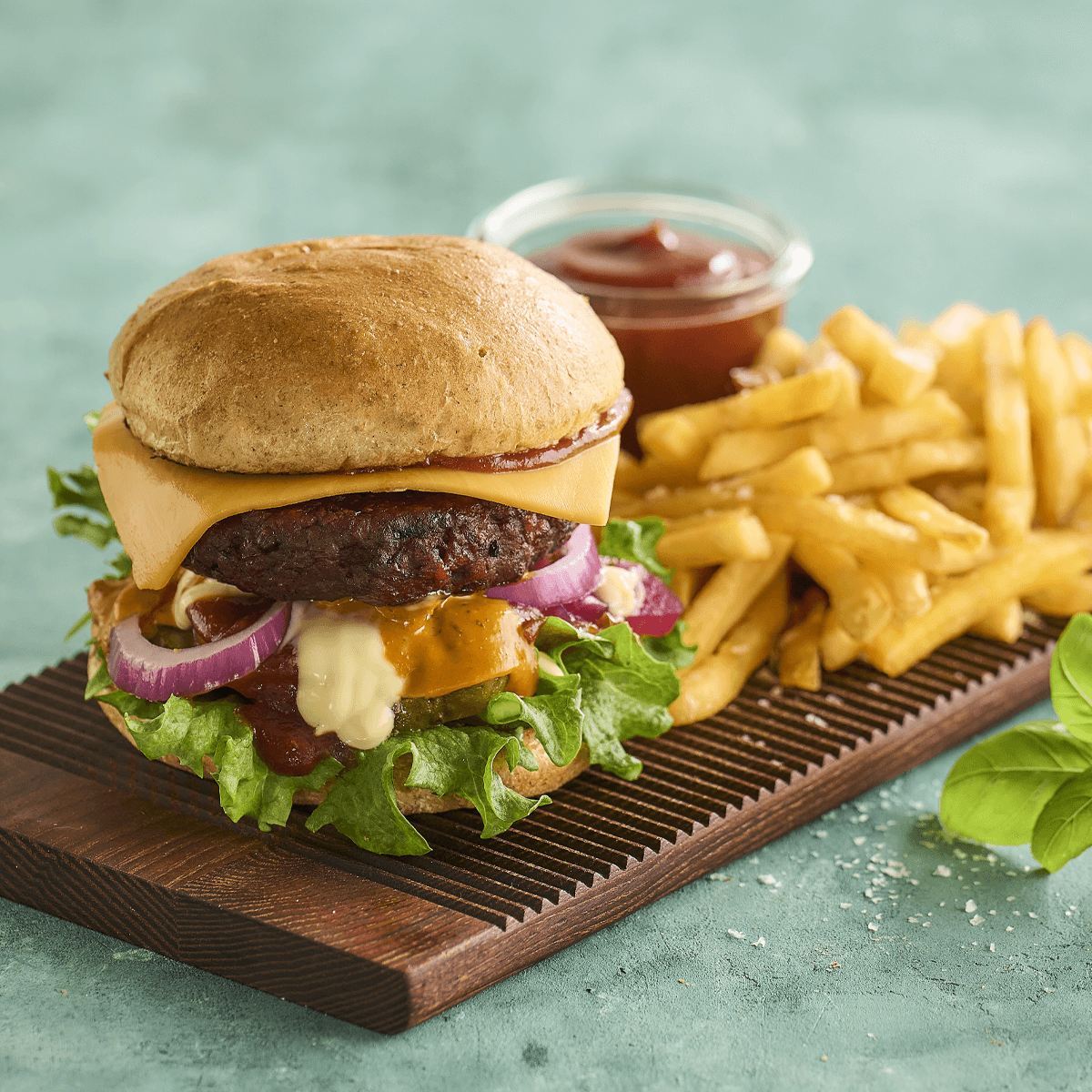 Juicy Vegan Burger with Fries - Emborg 