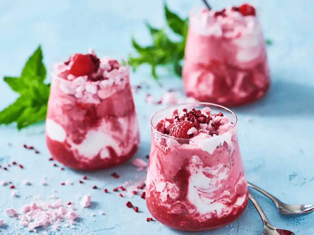 10-Minutes Raspberry Parfait - Emborg New Zealand