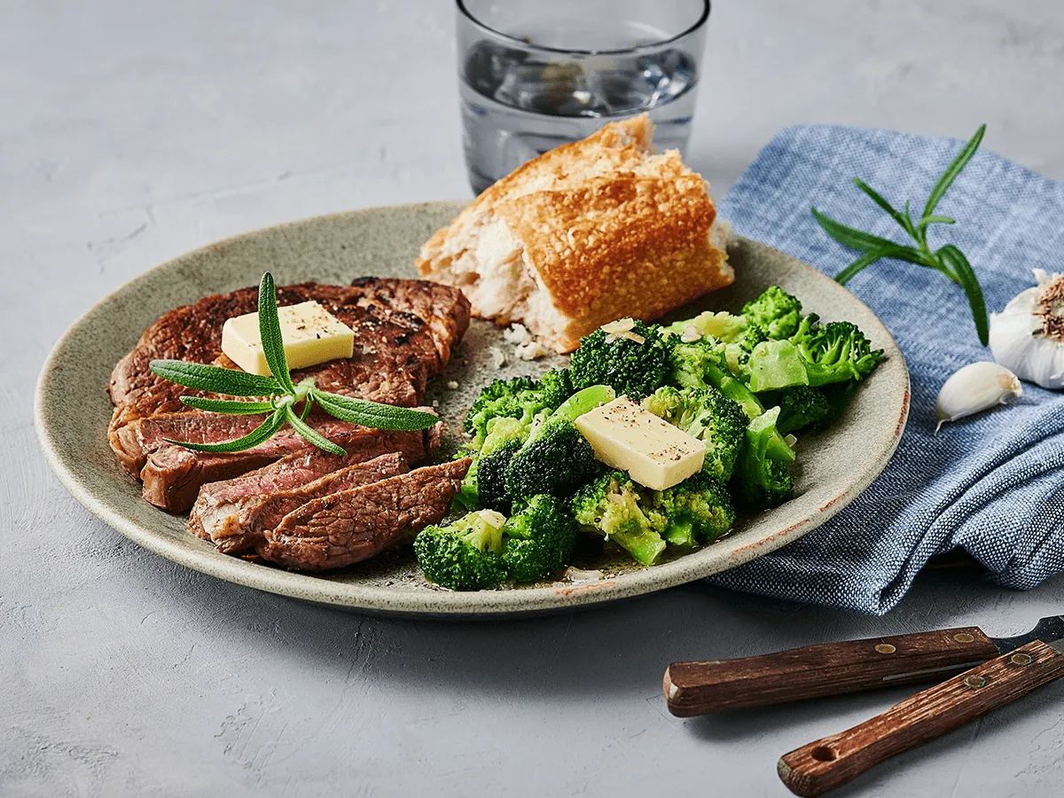 Buttered Broccoli and Steak - Emborg