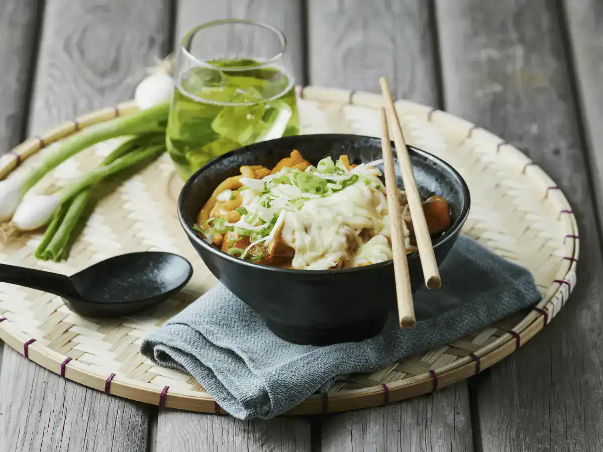 Cheesy Creamy Curry Udon - Emborg 