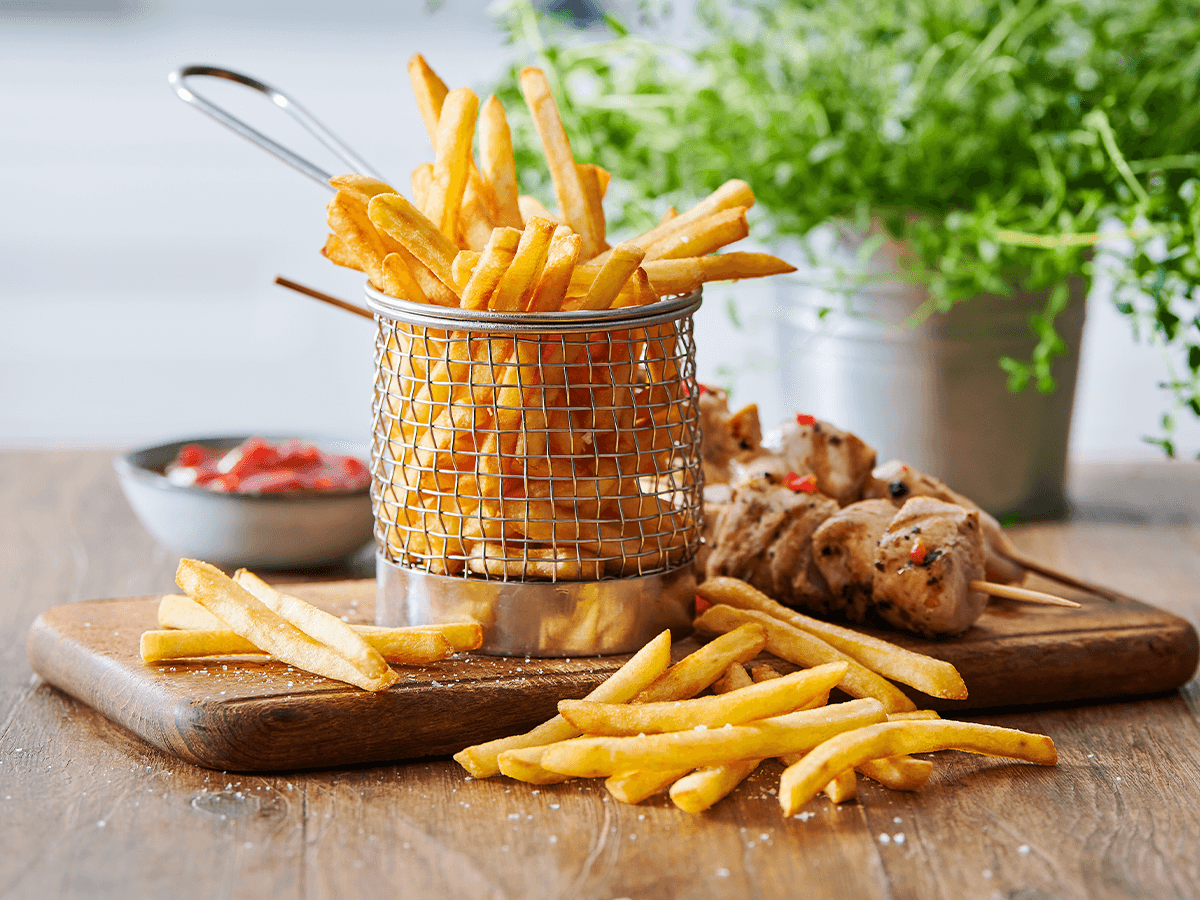 Chicken Skewers with French Fries - Emborg 