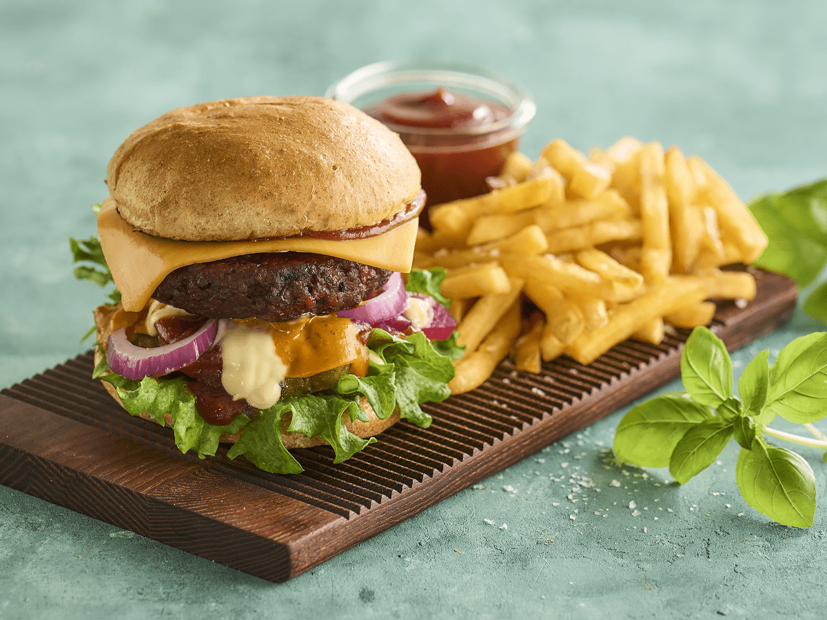 Juicy Vegan Burger with Fries - Emborg 