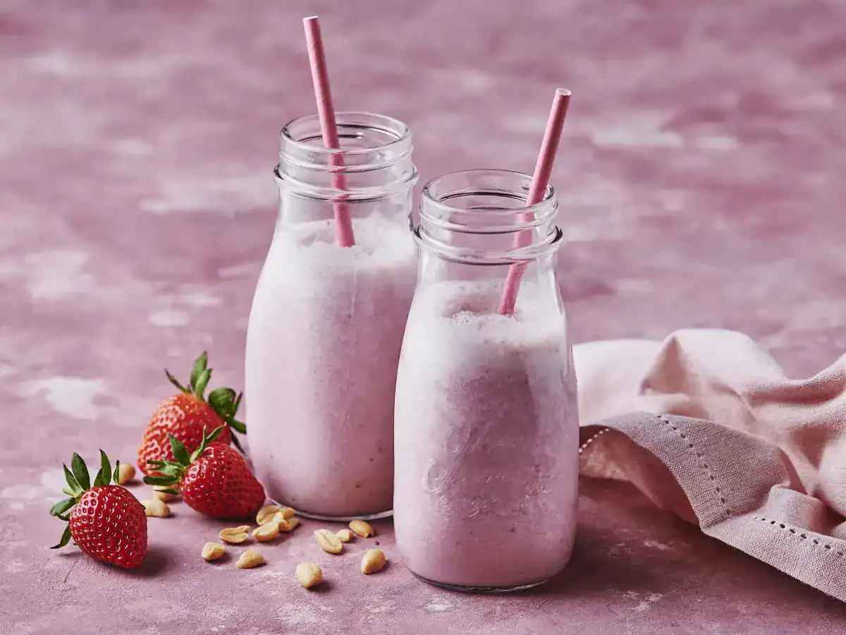 PBJ Strawberry Smoothie - Emborg 
