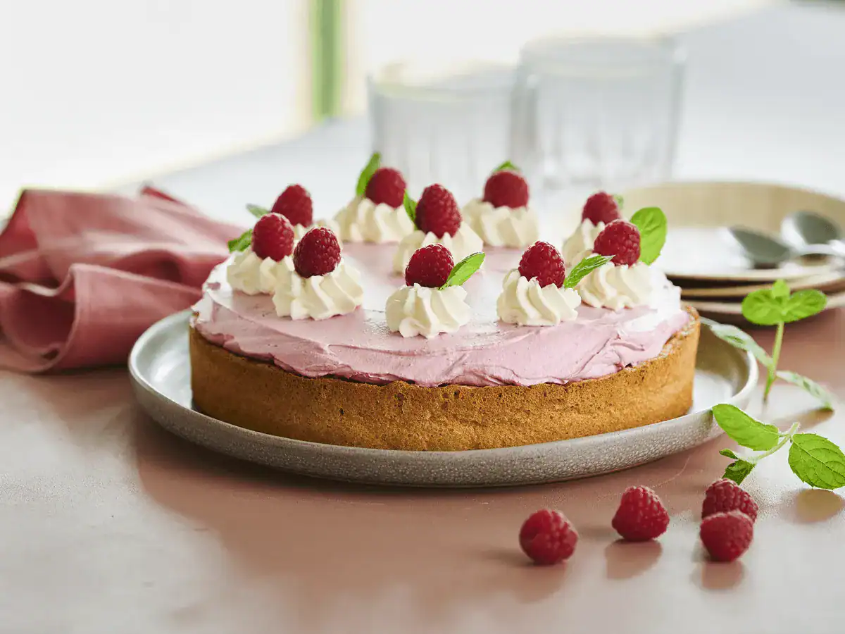 Raspberry Mousse Cake - Emborg 