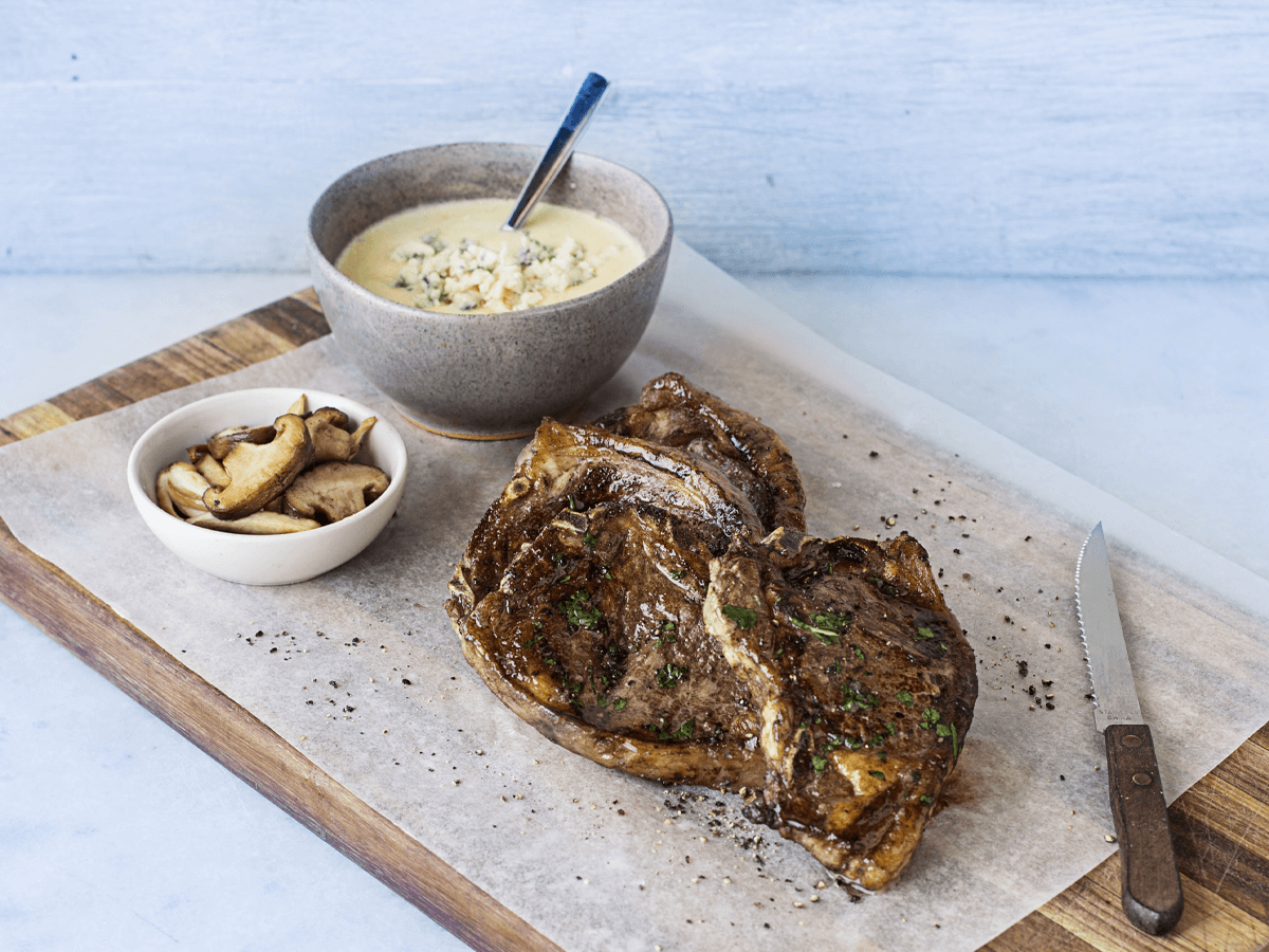 Veal Steak with Danablu Sauce - Emborg 