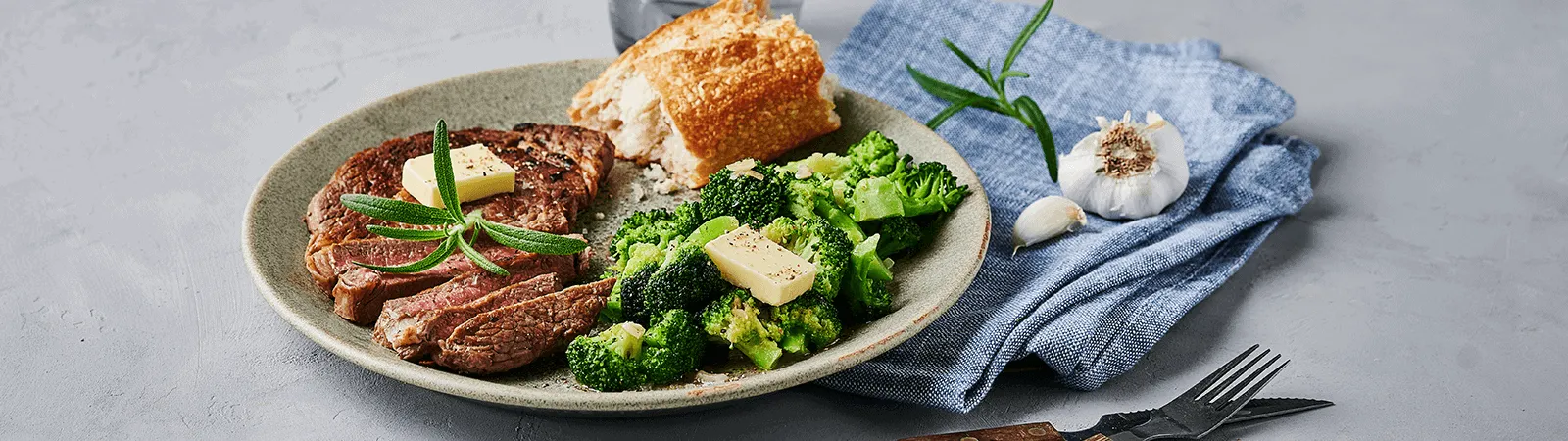 Buttered Broccoli and Steak - Emborg