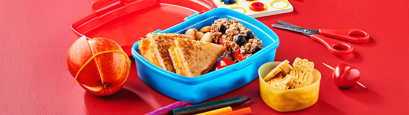 Lunch box with Grilled Cheese and Granola Bars - Emborg 