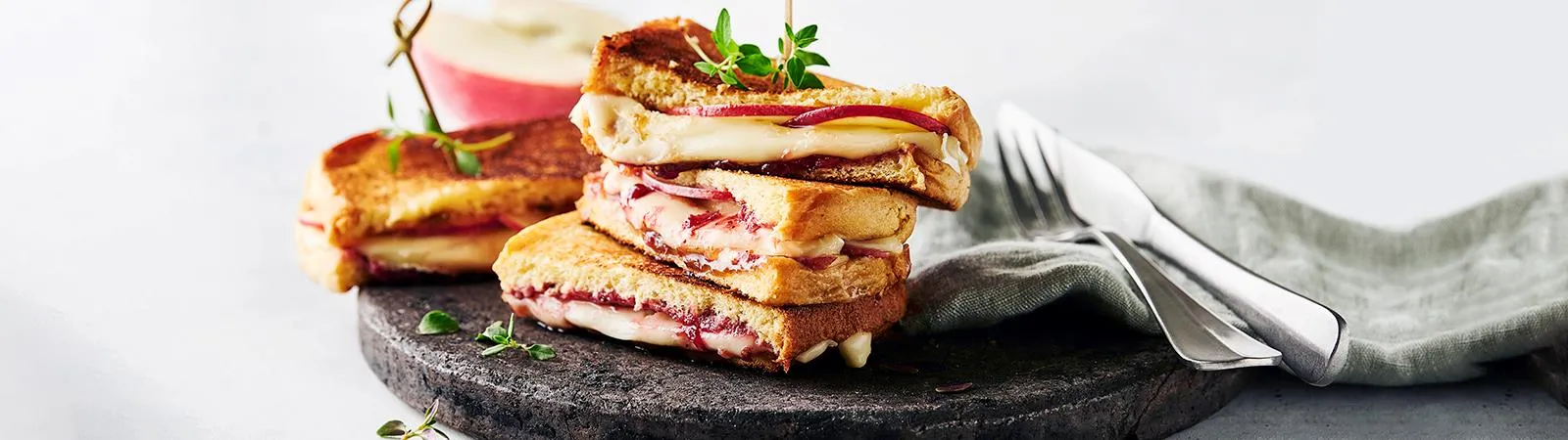 Grilled Brie Sandwich with Apples and Figs - Emborg