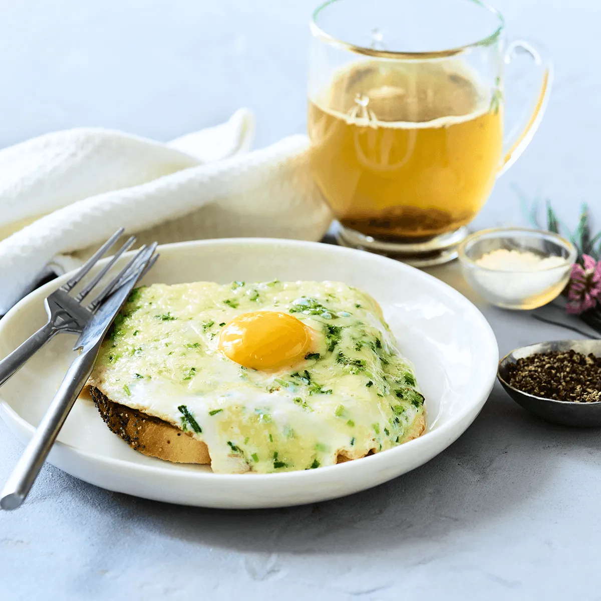 Cheesy Fried Eggs - Emborg 