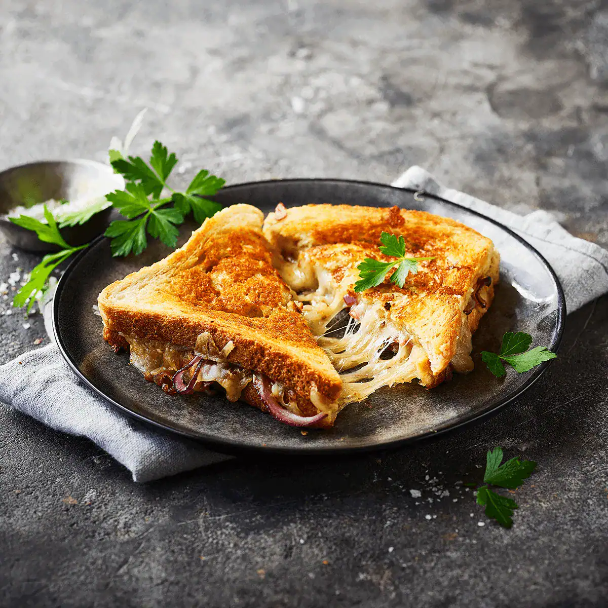 Grilled Cheese Toast with Stretch - Emborg 