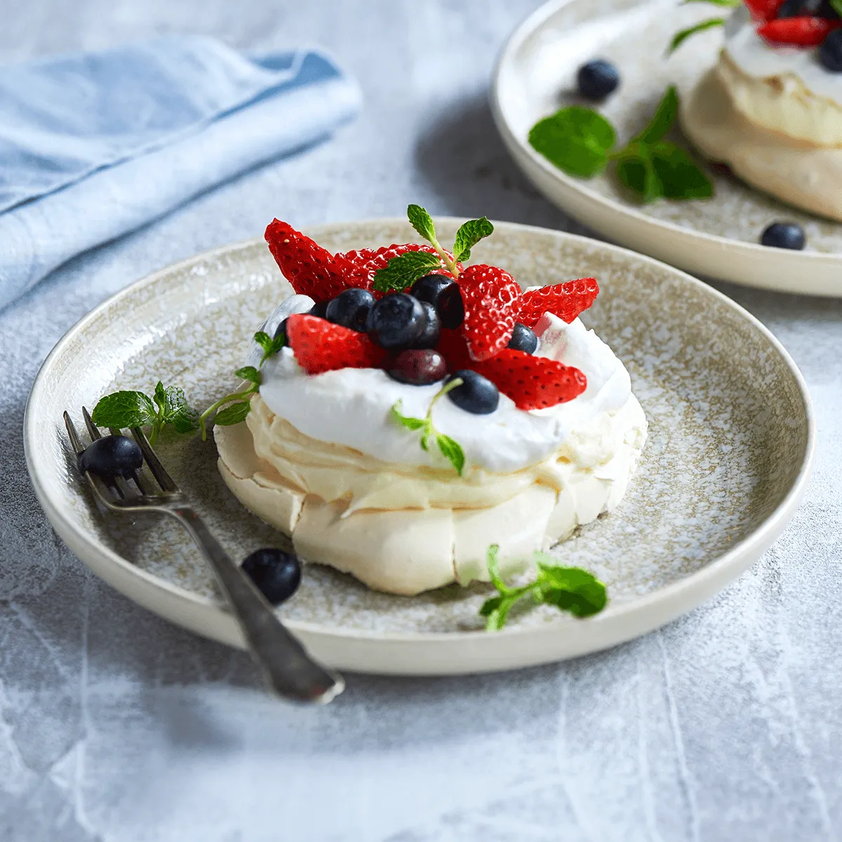 Pavlova with Berries - Emborg 