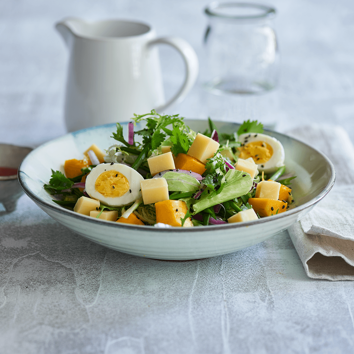 Salad with Cheese & Mango - Emborg 