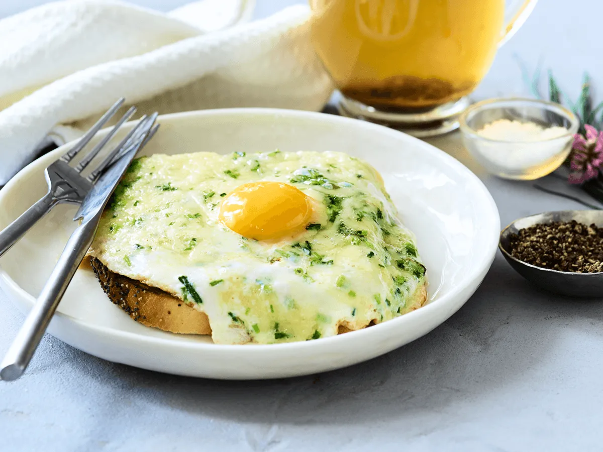 Cheesy Fried Eggs - Emborg 