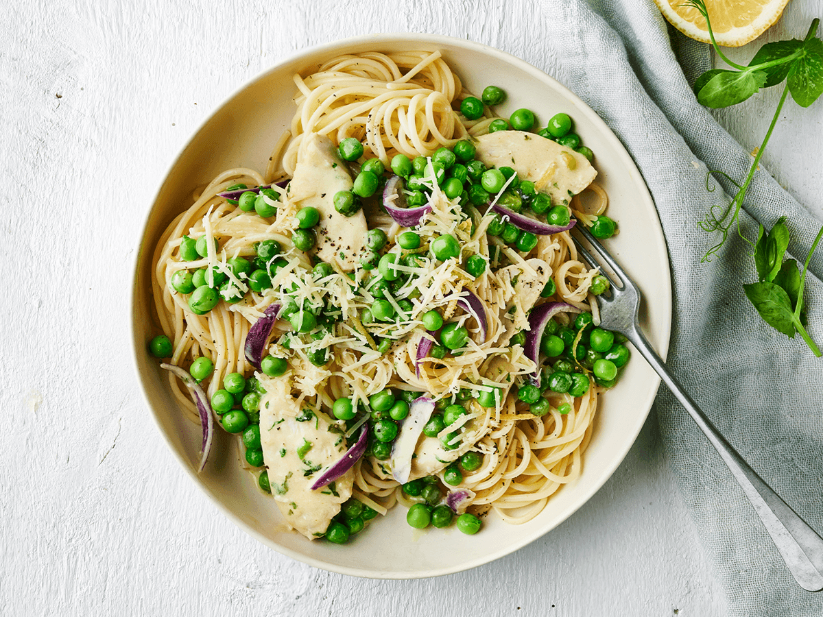 Creamy Pasta with Chicken, Peas and Cheese - Emborg 