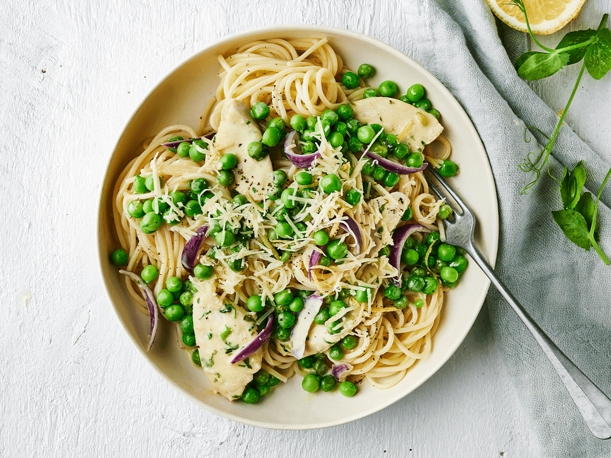 Creamy Pasta with Chicken, Peas and Cheese - Emborg