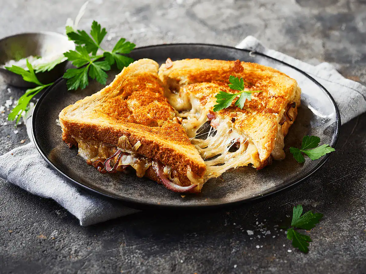 Grilled Cheese Toast with Stretch - Emborg Malaysia