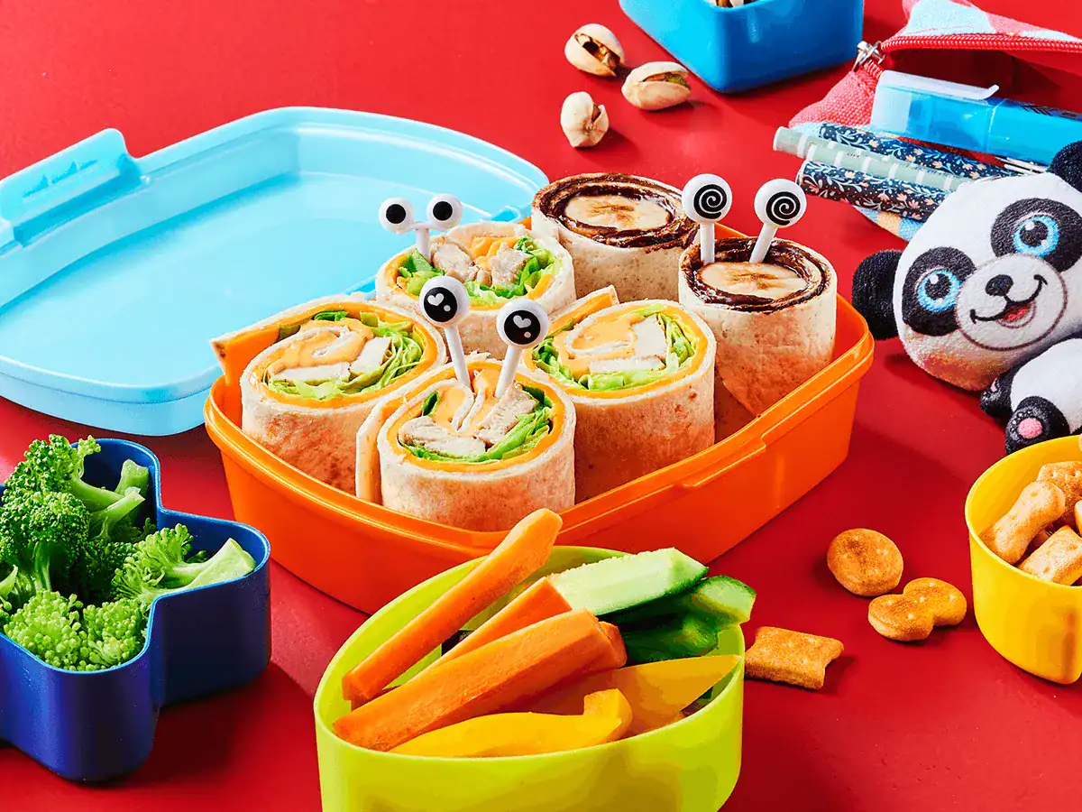 Lunch Box with Chicken Wrap, Nutella Wrap and Snacks - Emborg 