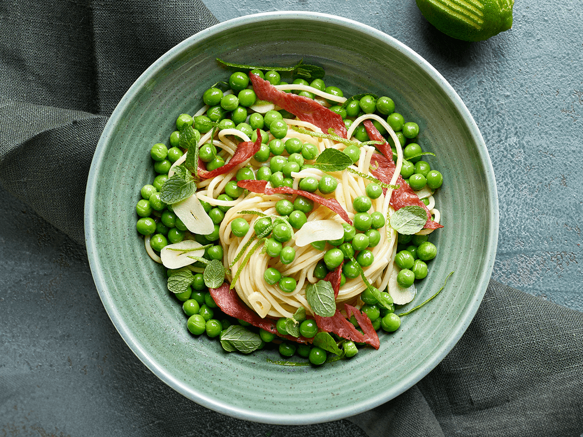 Pasta with Peas and Turkey Bacon - Emborg 