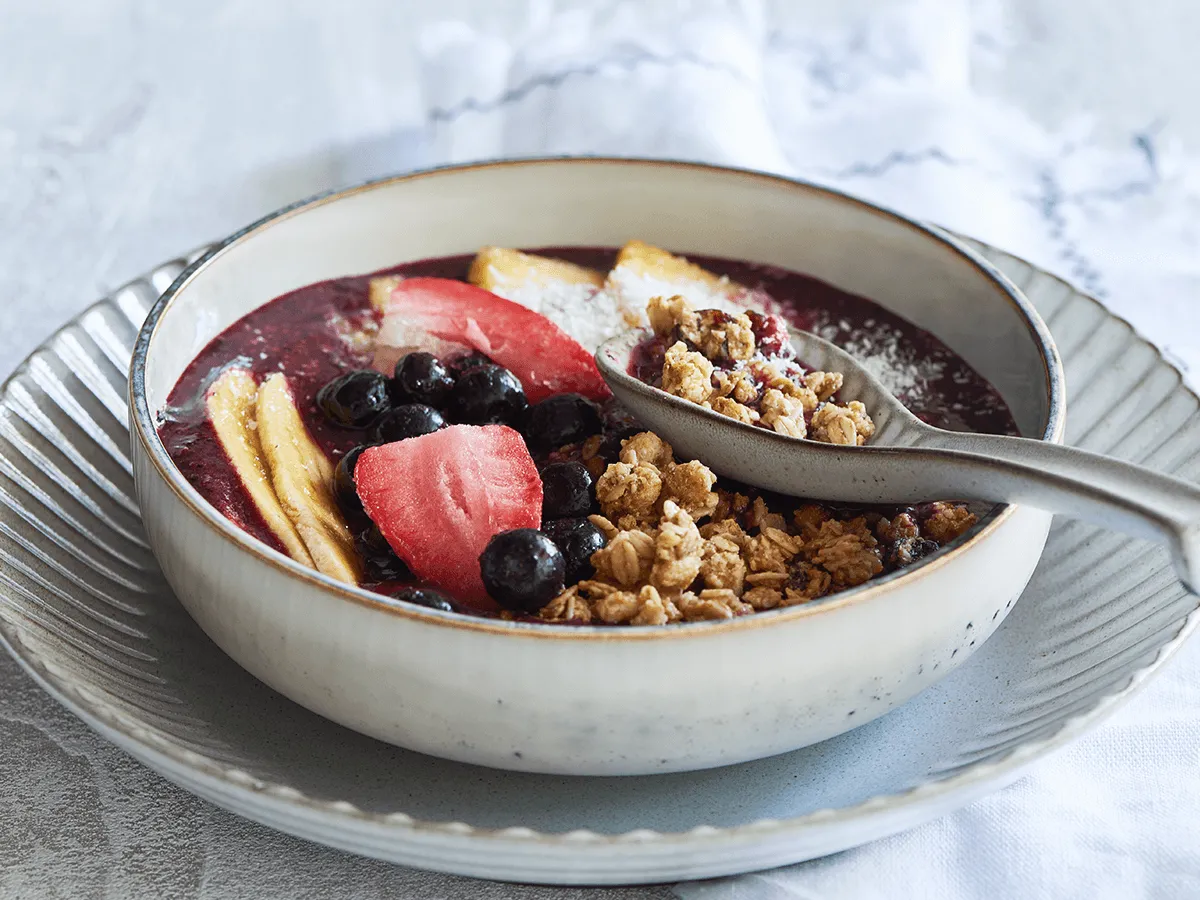 Smoothie Bowl with Granola - Emborg Singapore