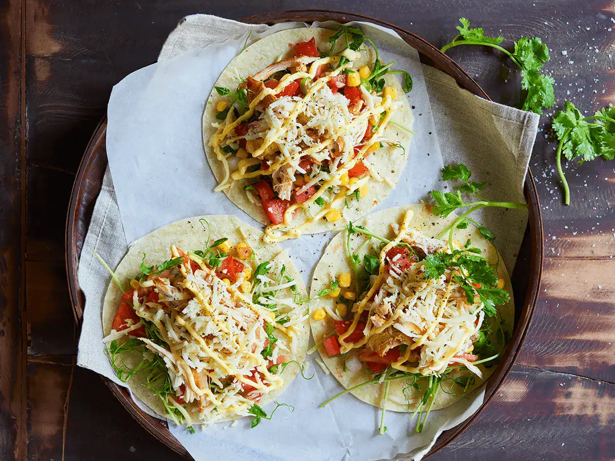 Soft Tacos with Shredded Cheese - Emborg 