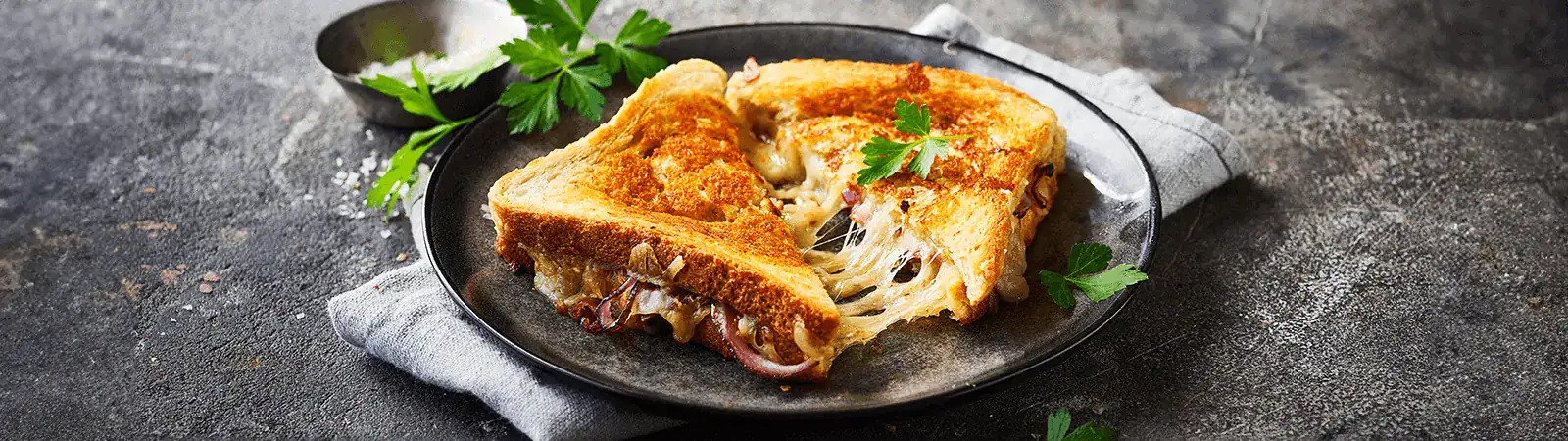 Grilled Cheese Toast with Stretch - Emborg 