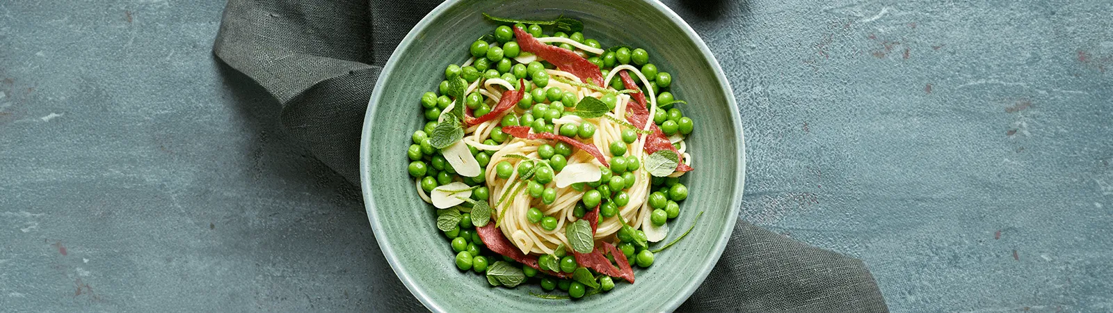 Pasta with Peas and Turkey Bacon - Emborg