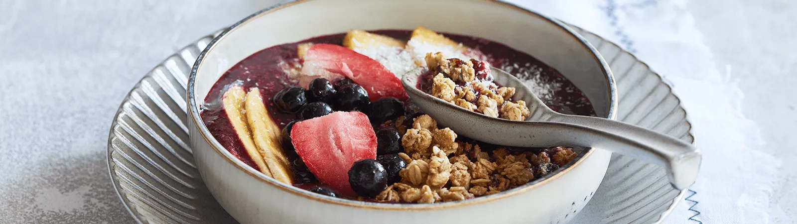 Smoothie Bowl with Granola - Emborg Singapore