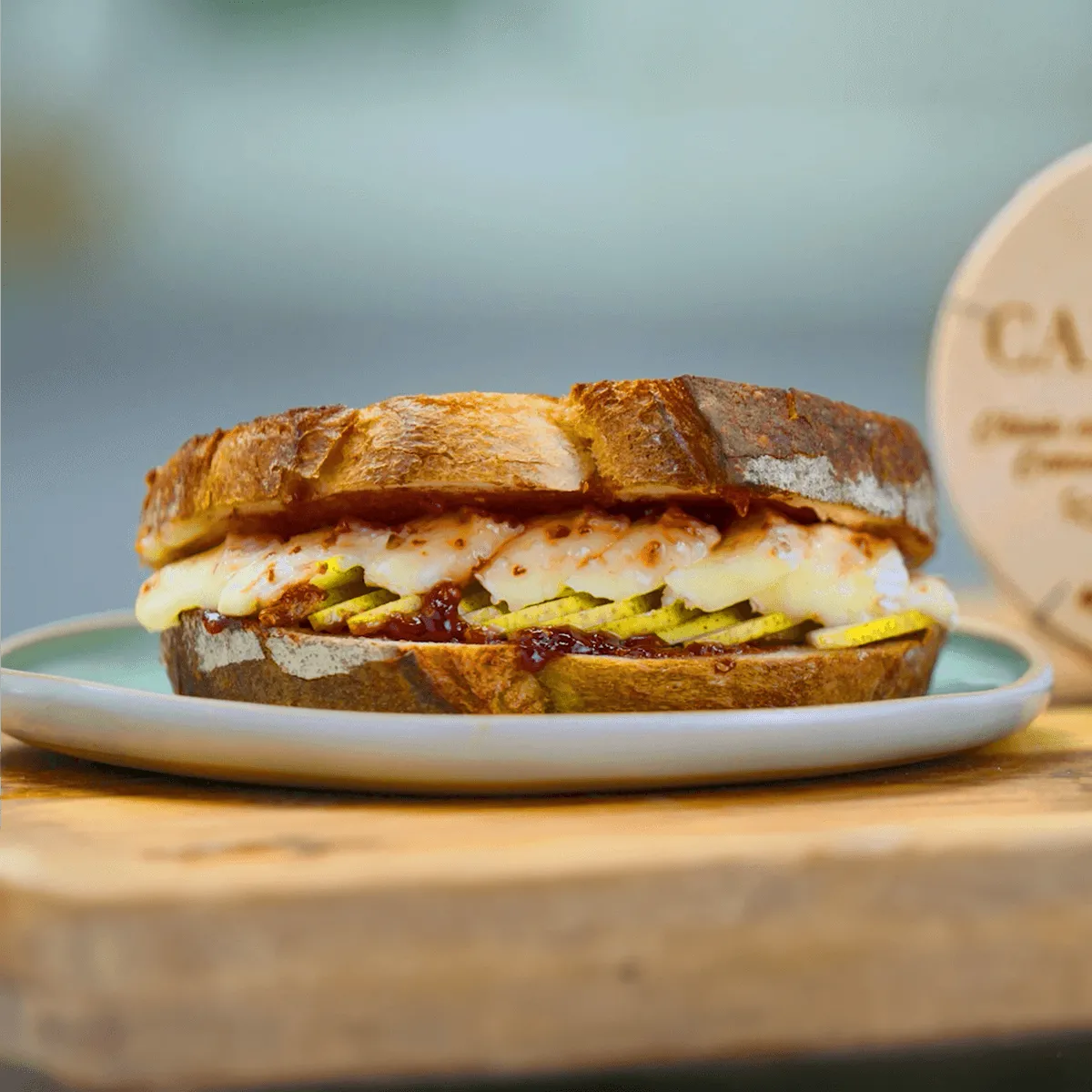 Camembert Toastie with Pear and Raspberry - Emborg 