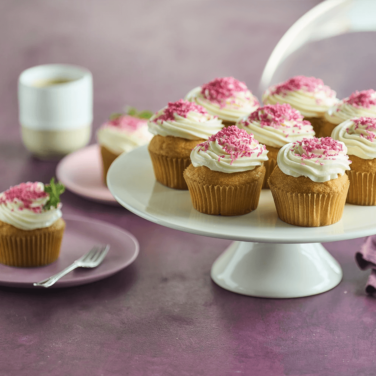 Easy Vanilla Birthday Cupcakes - Emborg 