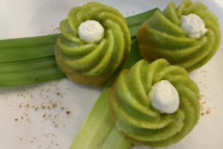 Steamed Pandan Cheesecake Kaswi - Emborg