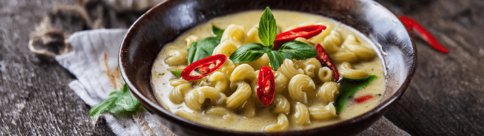 Creamy Green Curry Pasta - Emborg