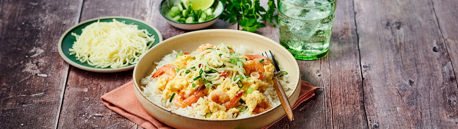 Cheesy Scrambled Eggs with Prawns on Rice - Emborg