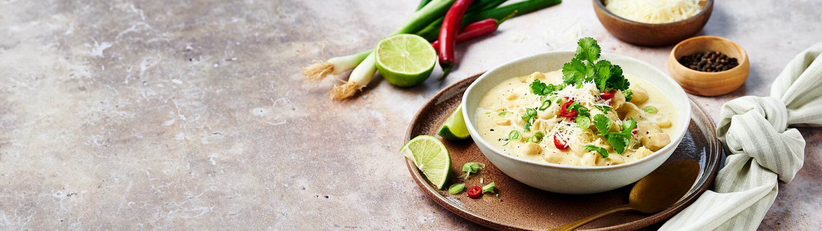 พาสต้าแกงเขียวหวาน - Emborg 