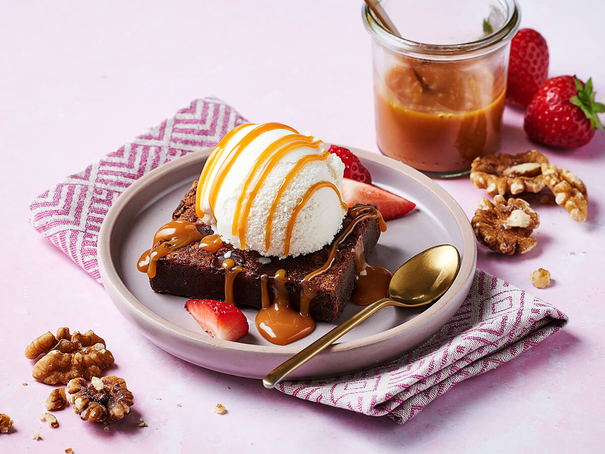 Brownies with Butterscotch Sauce - Emborg Malaysia