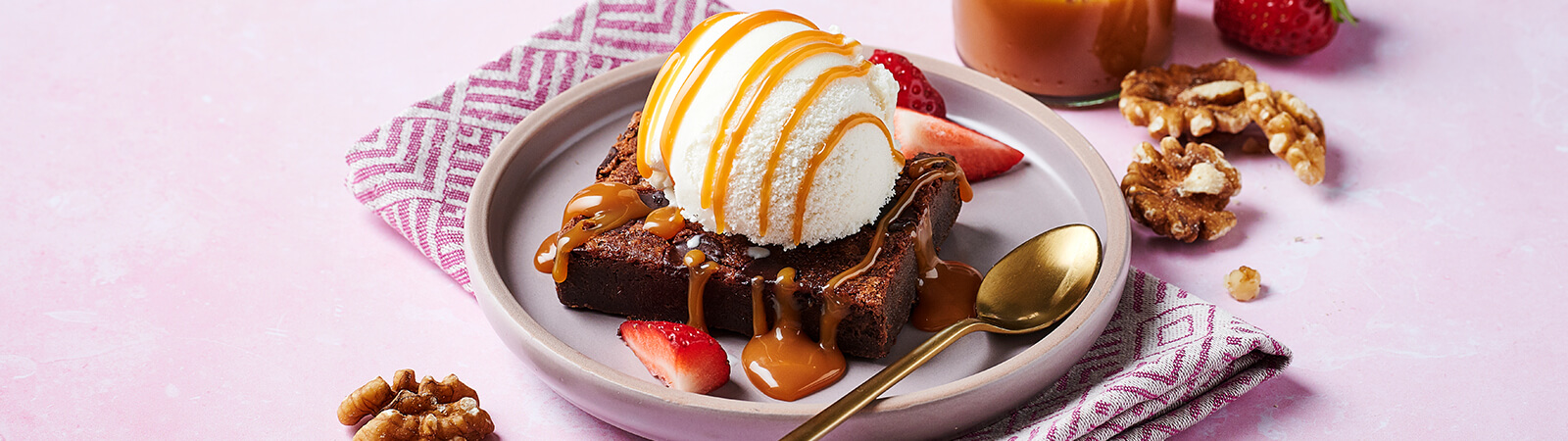 Brownies with Butterscotch Sauce - Emborg Malaysia