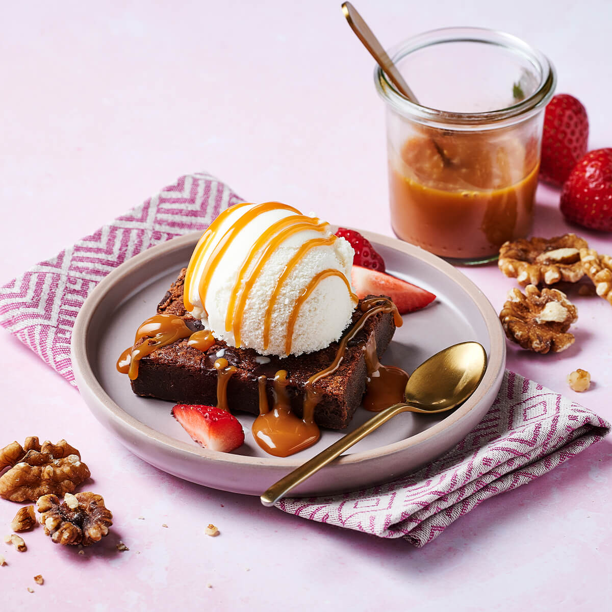 Brownies with Butterscotch Sauce - Emborg Malaysia