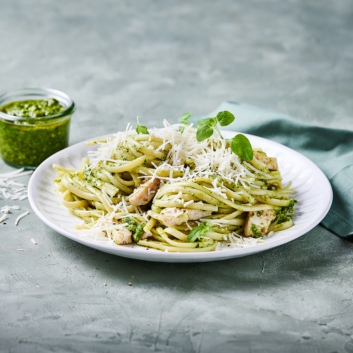 Cheesy Chicken Pesto Pasta - Emborg