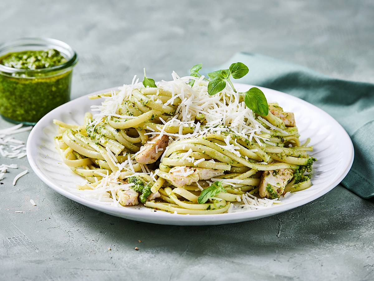 Cheesy Chicken Pesto Pasta - Emborg