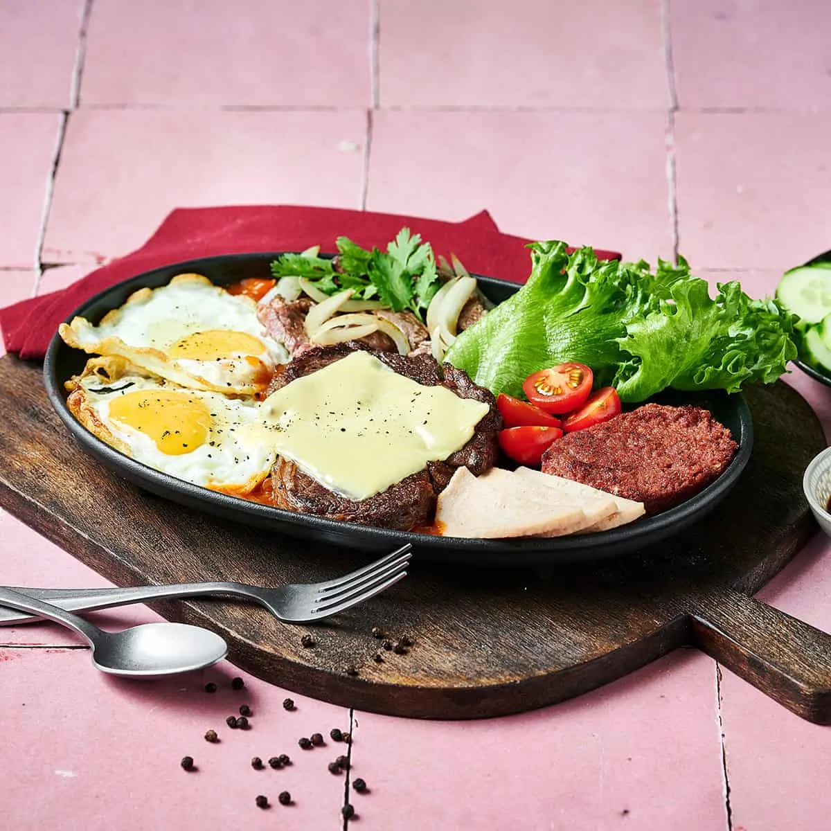 Hanoi-style Beefsteak with Cheese and Bread - Emborg 
