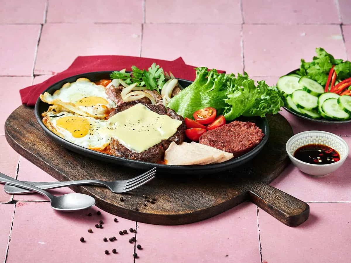 Hanoi-style Beefsteak with Cheese and Bread - Emborg 