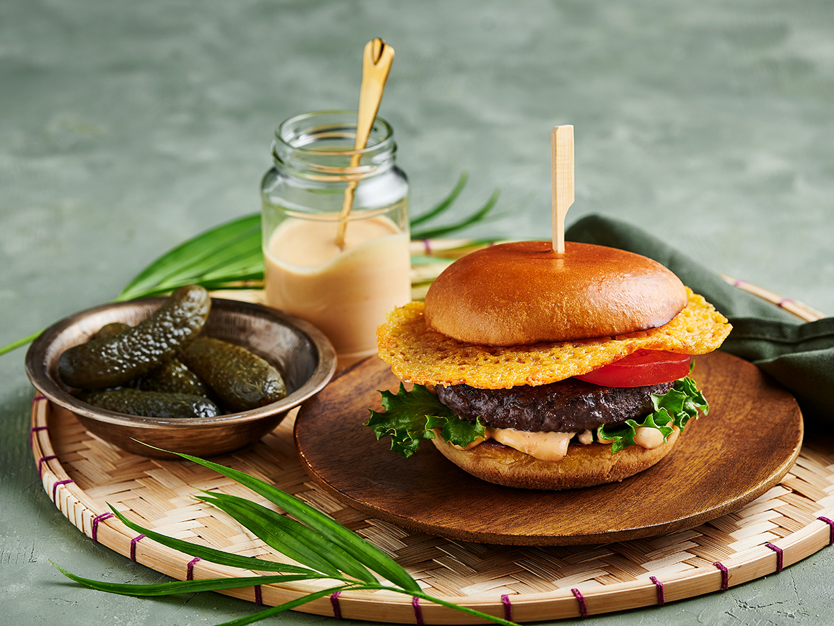 Red Cheddar Cheese Skirt Burgers - Emborg Malaysia