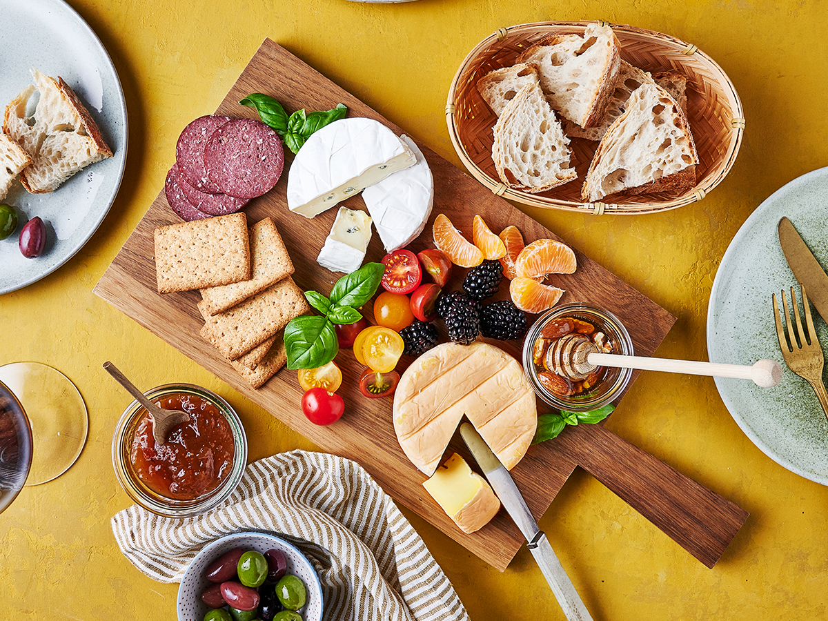 Red &amp; Blue Brie Cheese Snack Board - Emborg 