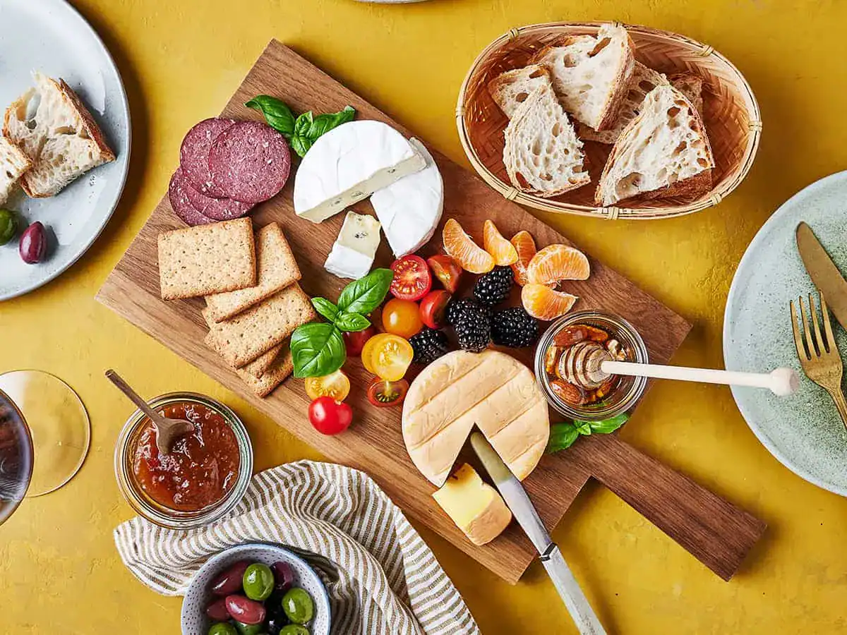 Red Brie & Camembert Cheese Snack Board - Emborg Malaysia