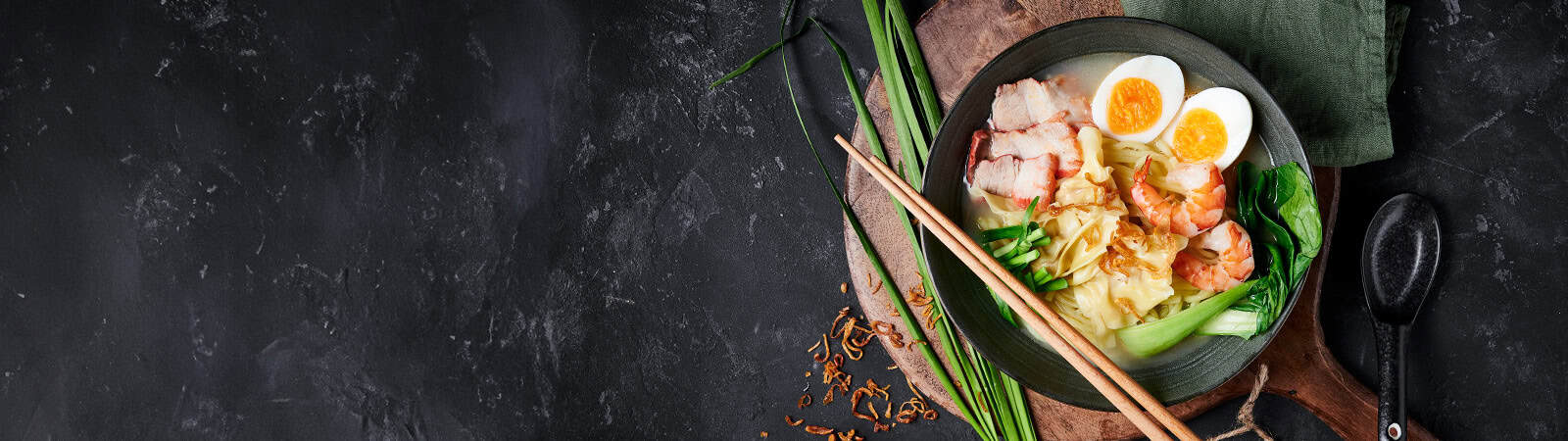 Mì hoành thánh với nước dùng kem béo - Emborg 