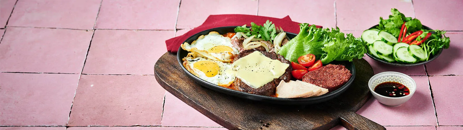 Hanoi-style Beefsteak with Cheese and Bread - Emborg 