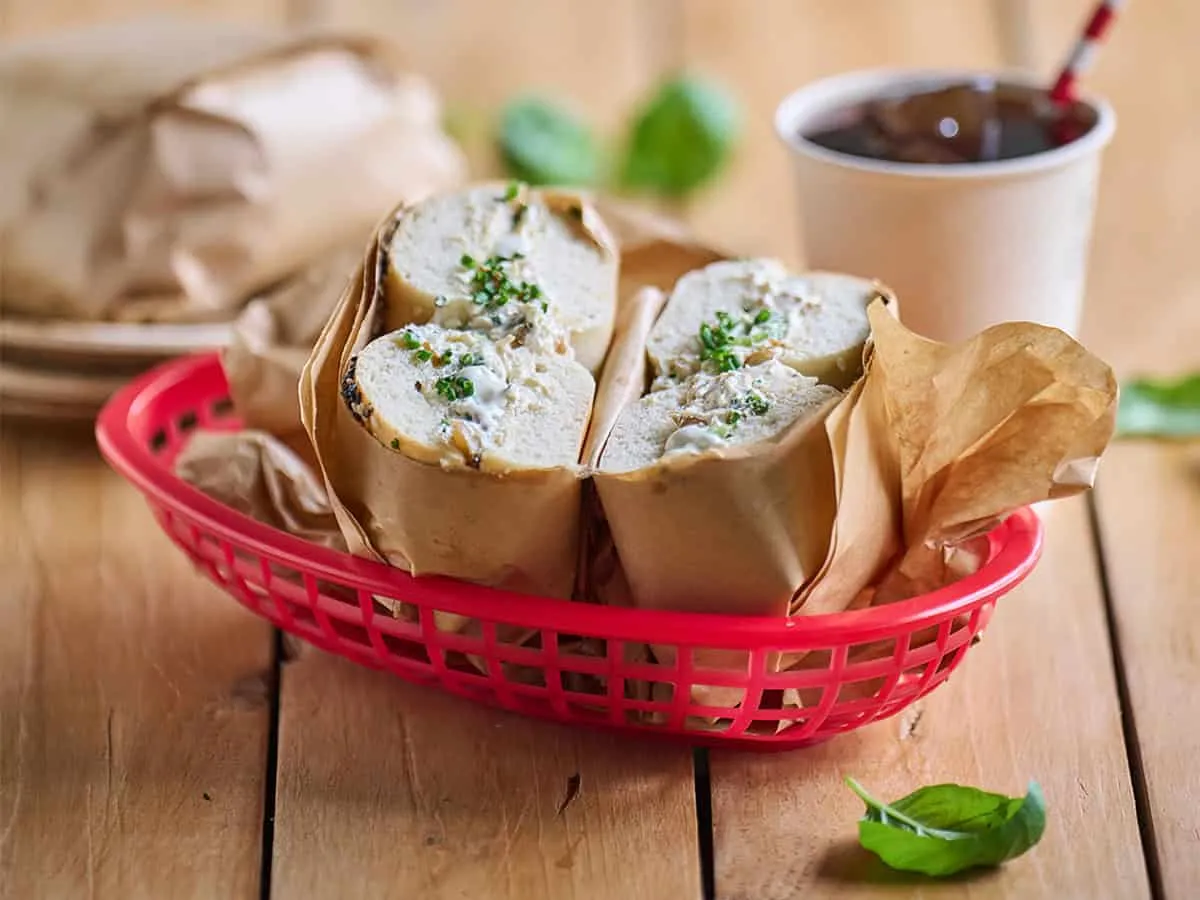 เบเกิลครีมชีสอกไก่พร้อมทานสำหรับมื้อกลางวัน  (Lunch-box Chicken Cream Cheese Bagel) - Emborg 