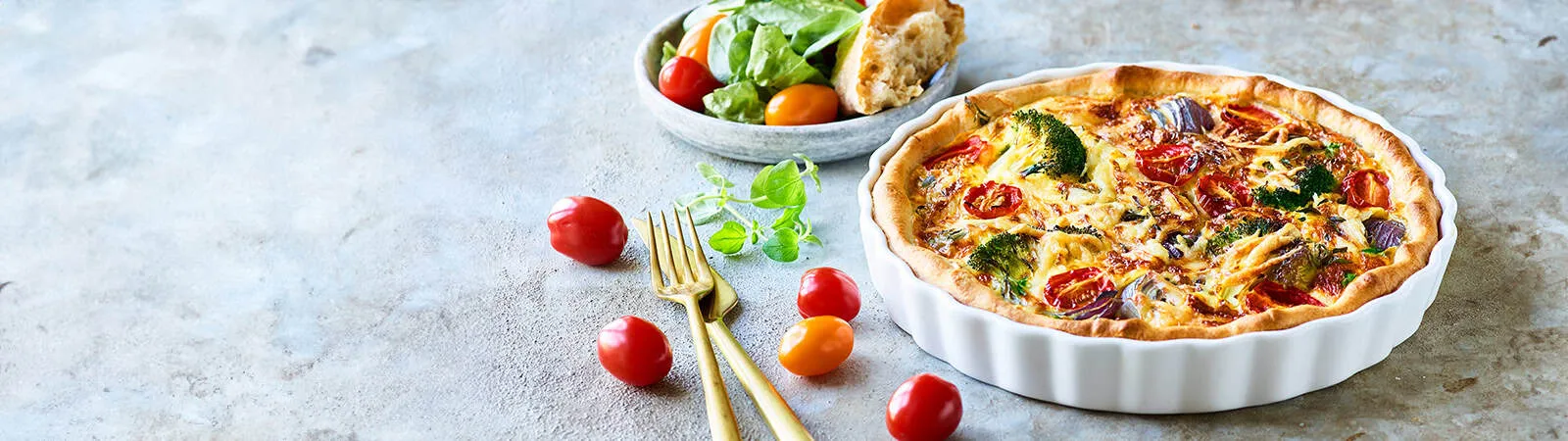คีชบรอกโคลี มะเขือเทศ และชีส 3 ชนิด (Broccoli, Tomato &amp; 3 Cheese Quiche) - Emborg 